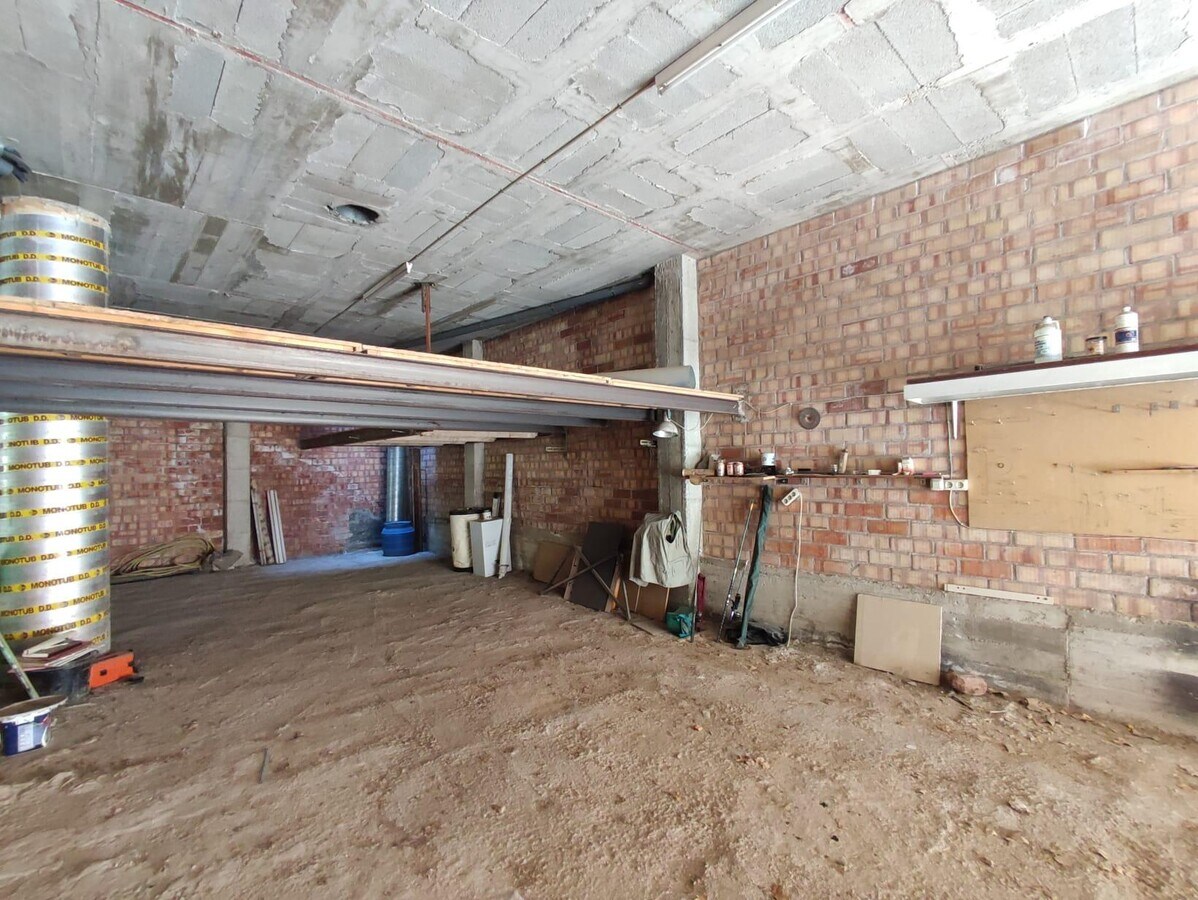 Manresa, BAR 08243 - Unit - -  - Interior Photo - Image 1 of 6