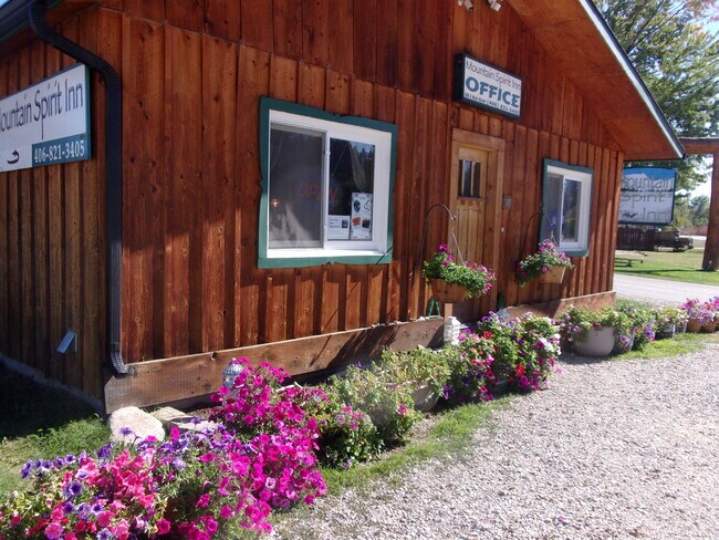 Plus de détails pour 308 S Main St, Darby, MT - Services hôteliers à vendre
