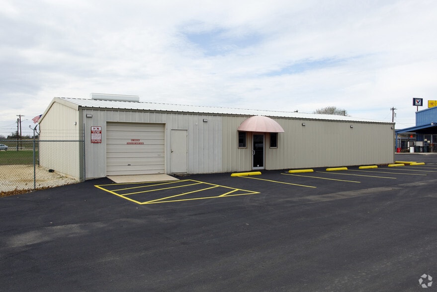 14640 S FM 2790 W, Lytle, TX for lease - Building Photo - Image 3 of 24