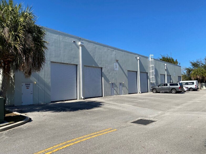 3030 Venture Ln, Melbourne, FL à louer - Photo du bâtiment - Image 3 de 3