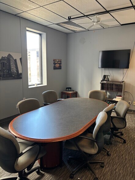 214 S 8th St, Louisville, KY for sale - Interior Photo - Image 2 of 5