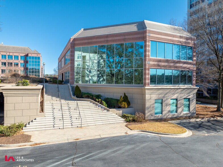2200 Lake Blvd NE, Atlanta, GA à vendre - Photo du bâtiment - Image 2 de 16