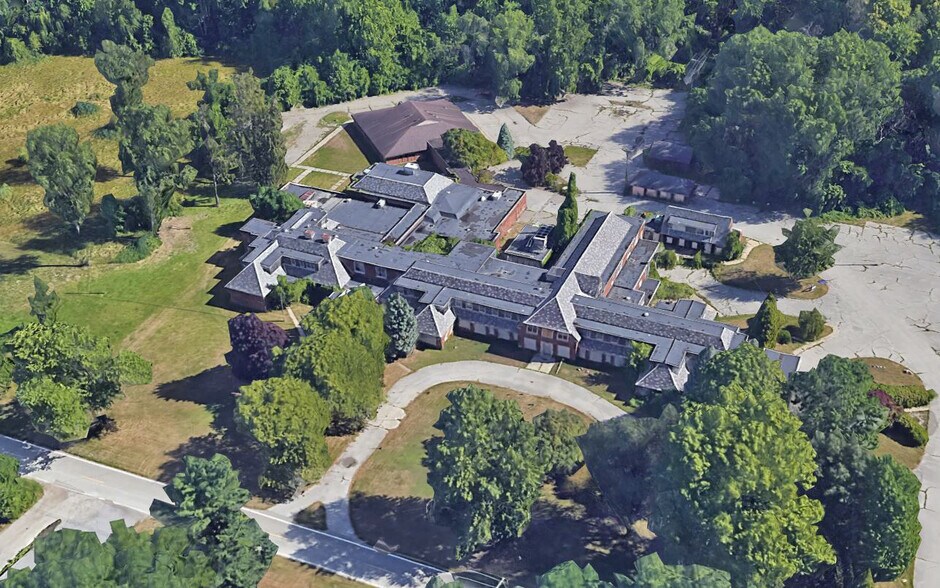 26755 Ballard Rd, Harrison Township, MI à vendre - Photo du bâtiment - Image 1 de 18