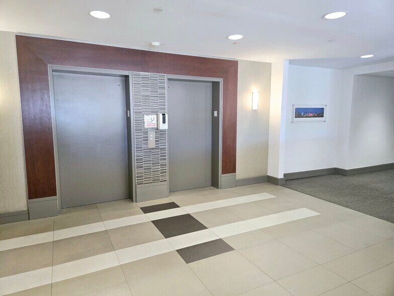 290 NW 165th St, North Miami Beach, FL à louer - Photo intérieure - Image 3 de 5