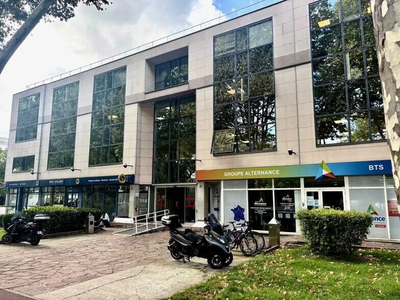 Office in Créteil for lease - Building Photo - Image 1 of 10