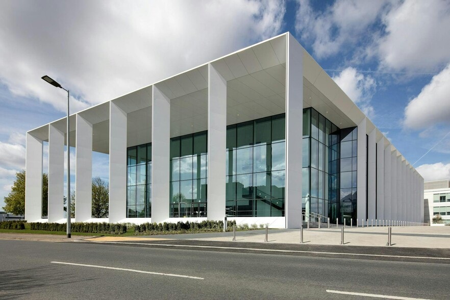 234 Bath Rd, Slough for lease - Building Photo - Image 1 of 10