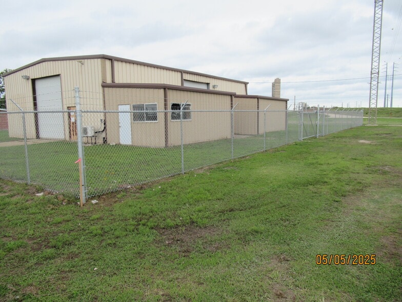 530 E 2nd St, Freeport, TX for lease - Building Photo - Image 3 of 19