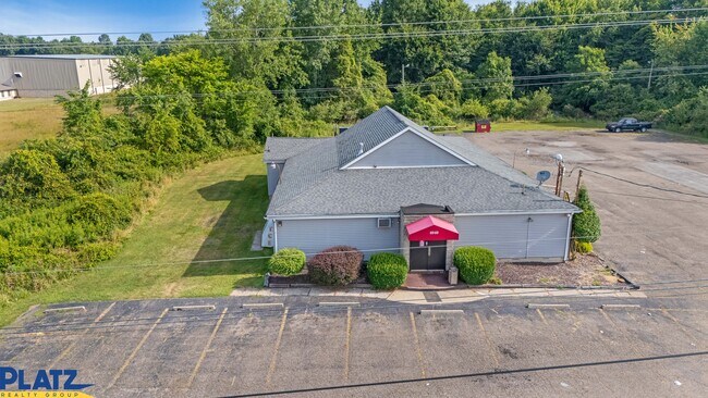 Plus de détails pour 4040 McCartney Rd, Lowellville, OH - Commerce de détail à vendre