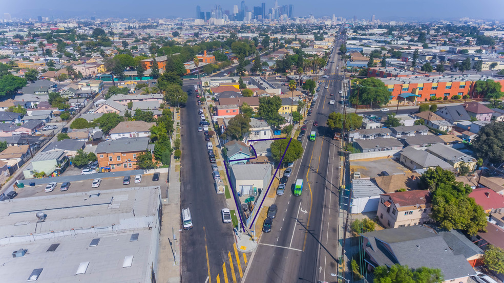 4067 S San Pedro St, Los Angeles, CA à vendre - Photo du bâtiment - Image 1 de 1