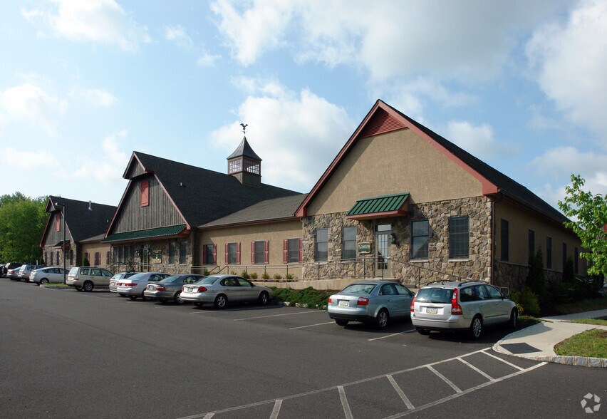 1456 Ferry Rd, Doylestown, PA à louer - Photo du bâtiment - Image 3 de 18