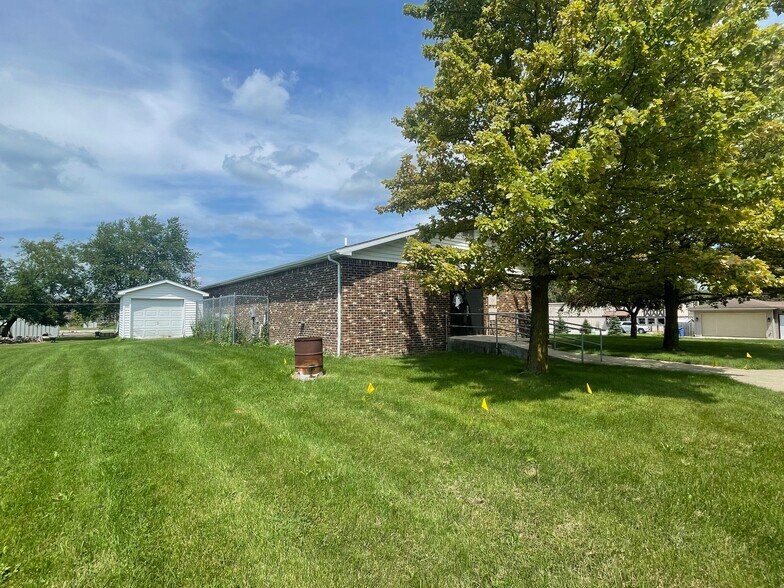 210 Home Ave, Churubusco, IN à vendre - Photo du bâtiment - Image 3 de 44