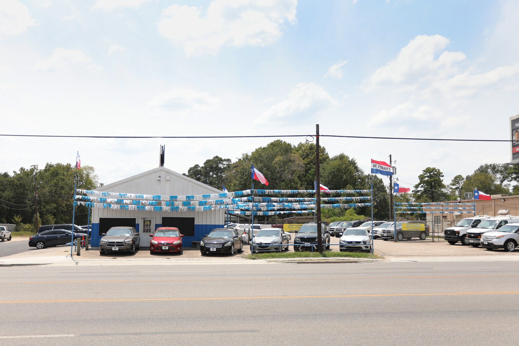 815 E Davis St, Conroe, TX à vendre Photo du bâtiment- Image 1 de 7