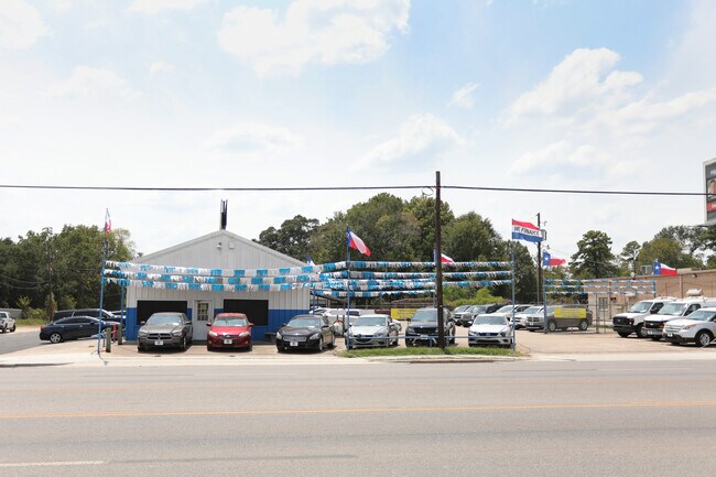 More details for 815 E Davis St, Conroe, TX - Retail for Sale