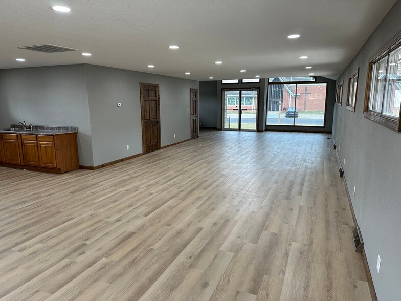 1011 N 8th St, Vandalia, IL à louer - Photo du bâtiment - Image 2 de 7