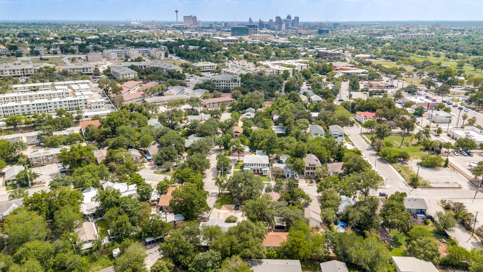215 Eleanor Ave, San Antonio, TX for sale - Aerial - Image 2 of 17
