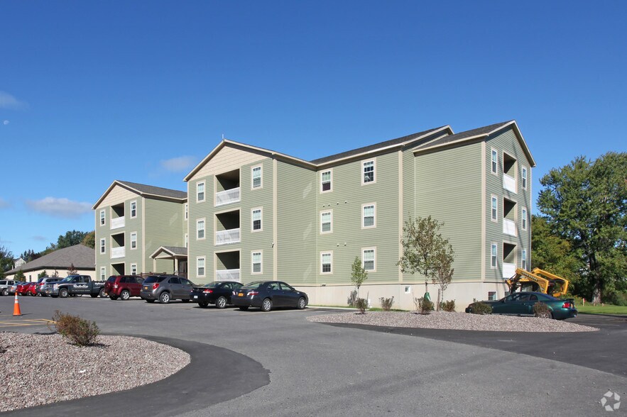 247 W Utica St, Oswego, NY for sale - Primary Photo - Image 1 of 1