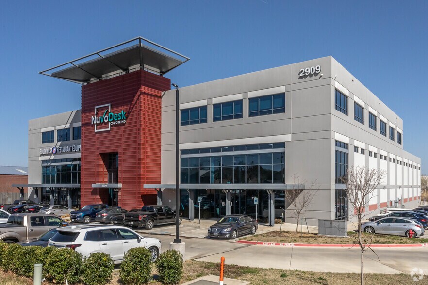 2909 E Arkansas Ln, Arlington, TX à louer - Photo du bâtiment - Image 2 de 3