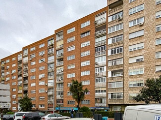 Plus de détails pour Multi-résidentiel à vendre