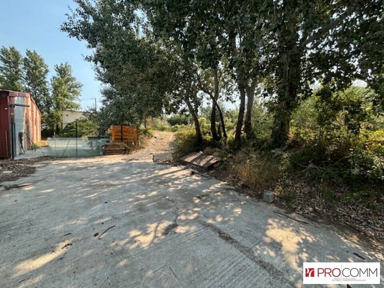 Flex in Bedarrides for lease - Building Photo - Image 3 of 3