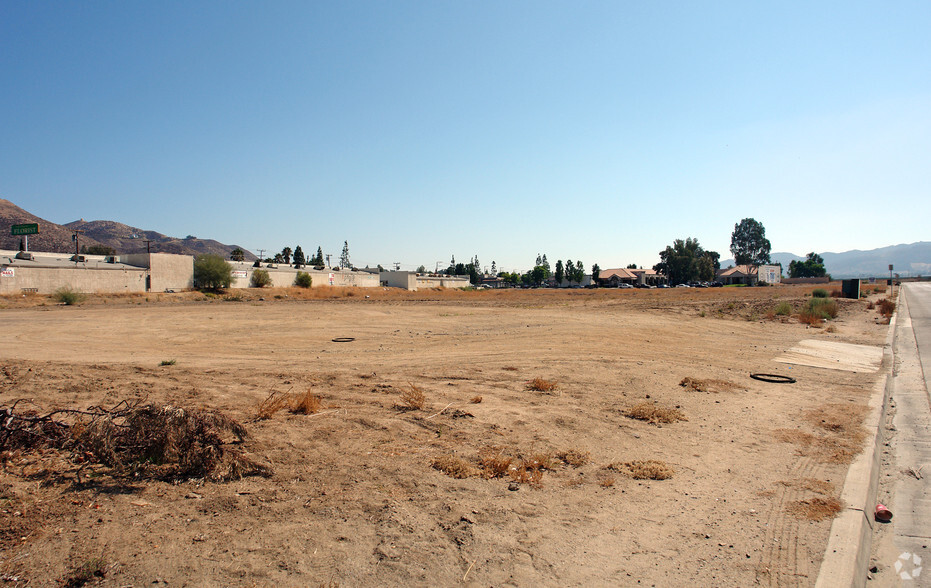 Diamond Dr, Lake Elsinore, CA for sale - Building Photo - Image 2 of 19