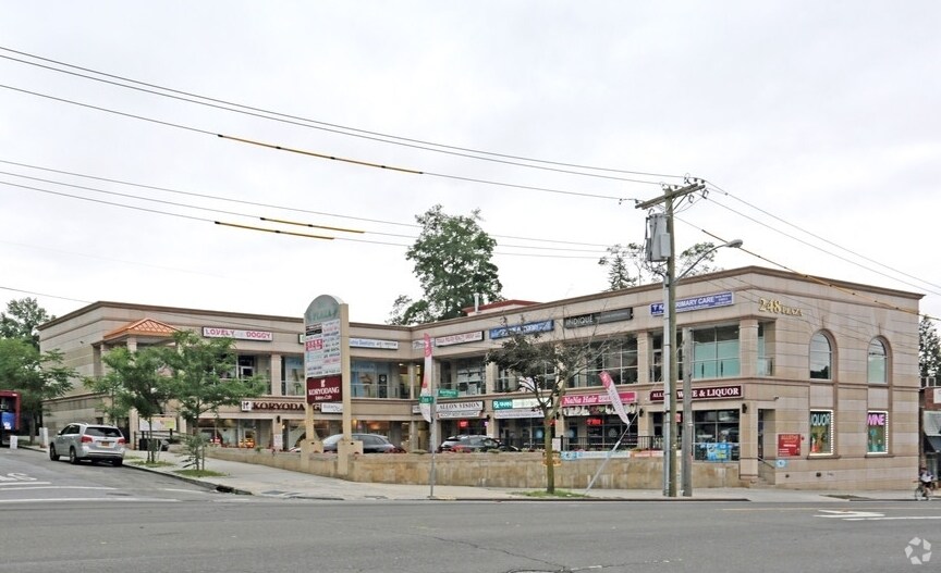 248-12 Northern Blvd, Little Neck, NY à louer - Photo du bâtiment - Image 3 de 11