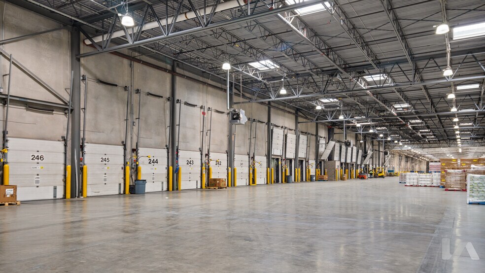 8495 Goreway Dr, Brampton, ON à louer - Photo du bâtiment - Image 3 de 3