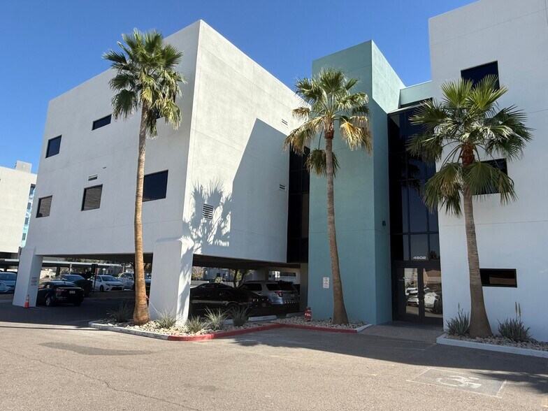 4602 N 16th St, Phoenix, AZ à louer - Photo du bâtiment - Image 2 de 10