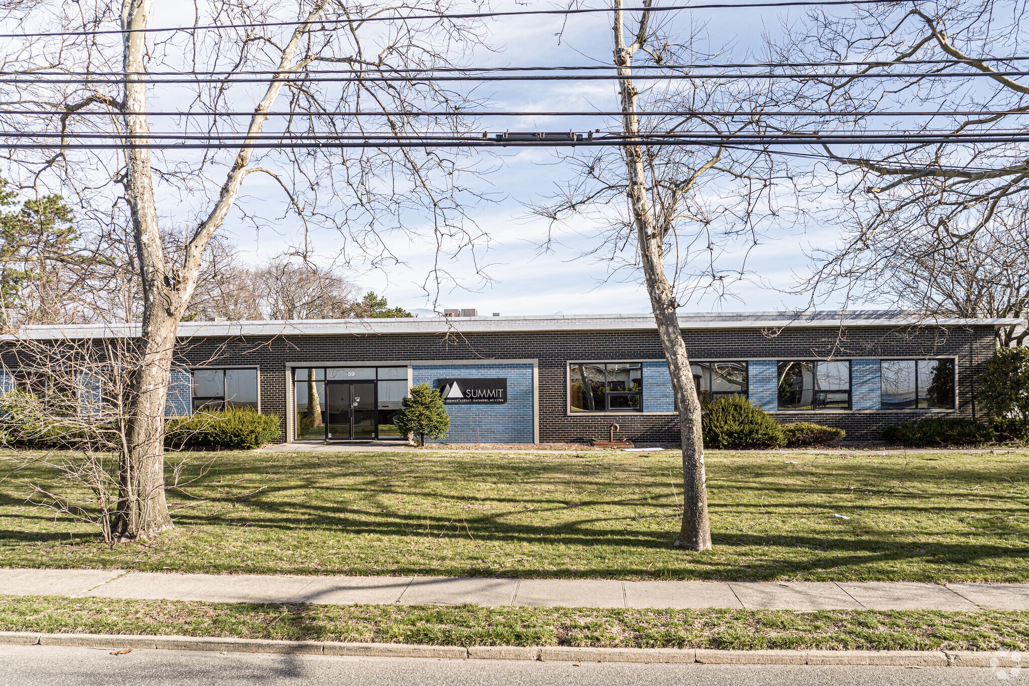 59 Spence St, Bay Shore, NY for lease Primary Photo- Image 1 of 9