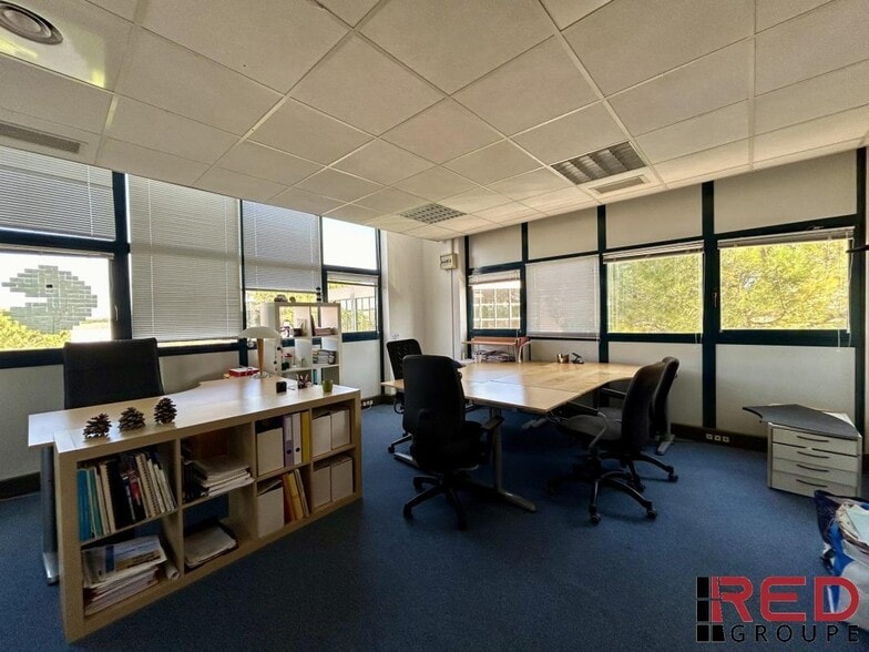 Office in Aix-en-Provence for lease - Building Photo - Image 1 of 8