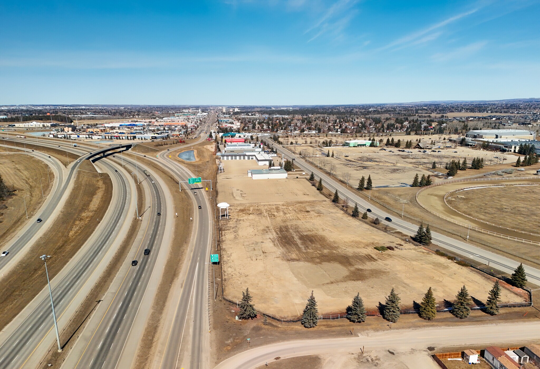 1702-1738 49 Av, Red Deer, AB à vendre Aérien- Image 1 de 5