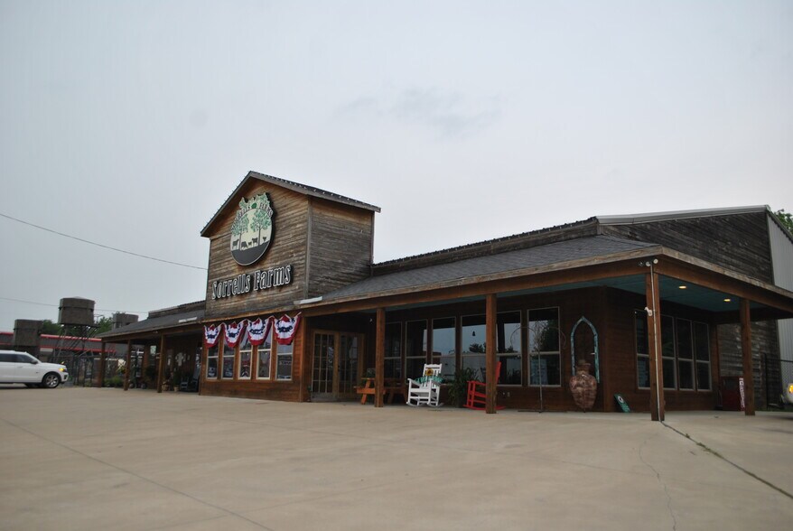 409 E Central Ave, Comanche, TX à vendre - Photo du bâtiment - Image 1 de 9