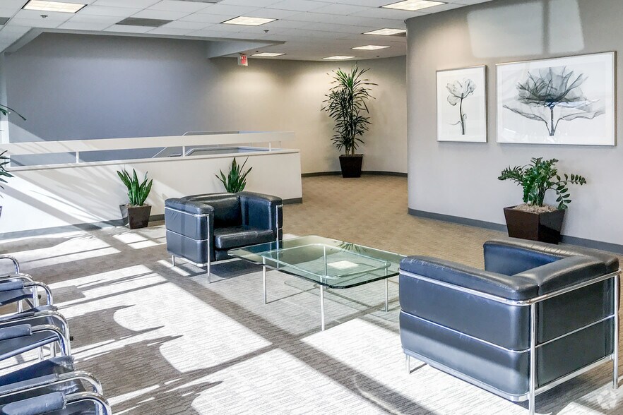 4175 E La Palma Ave, Anaheim, CA à vendre - Hall d’entrée - Image 2 de 13