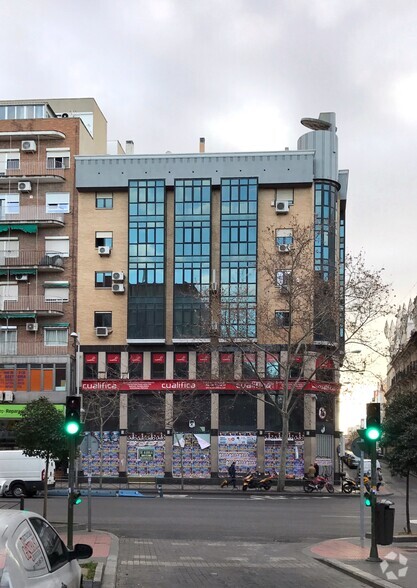 Calle de Bravo Murillo, 158, Madrid, Madrid à louer - Photo du bâtiment - Image 2 de 2