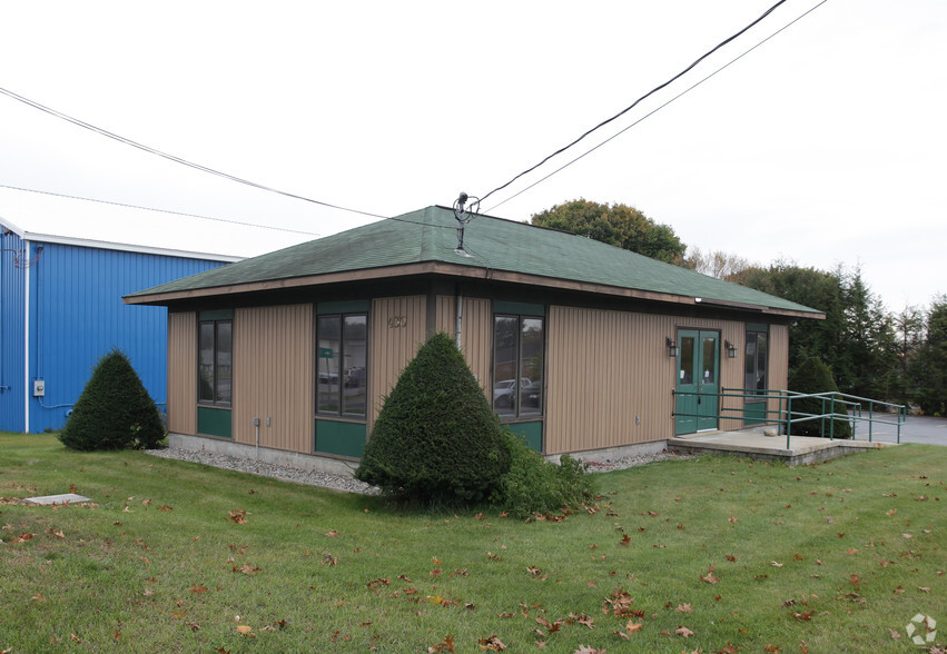 430 Dix Ave, Queensbury, NY for sale - Primary Photo - Image 1 of 1