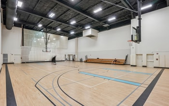 325 E 60th St, New York, NY for lease Interior Photo- Image 1 of 13