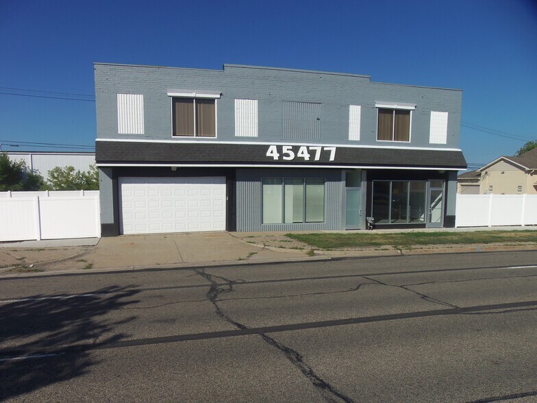 45477 Woodward Ave, Pontiac, MI à louer - Photo du bâtiment - Image 1 de 3