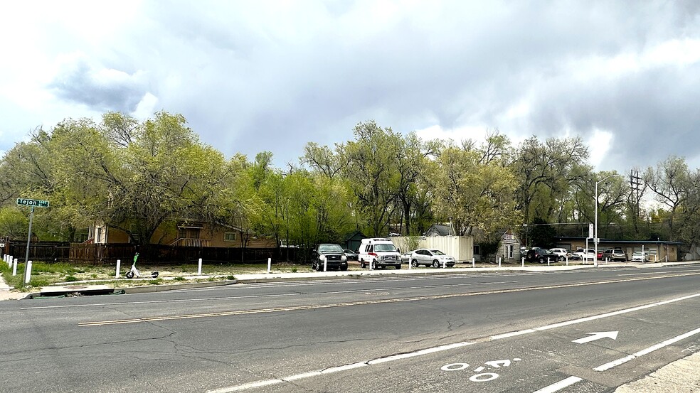 South Downtown Development Opportunity portfolio of 2 properties for sale on LoopNet.ca - Building Photo - Image 2 of 3