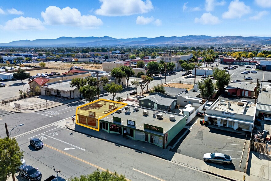 38463 9th St E, Palmdale, CA à louer - Photo du bâtiment - Image 3 de 7