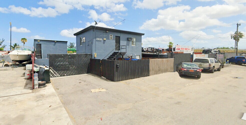4935 E 10th Ln, Hialeah, FL à vendre - Photo du bâtiment - Image 1 de 5