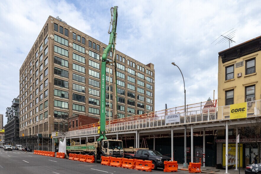 622 11th Ave, New York, NY à louer - Photo principale - Image 1 de 1