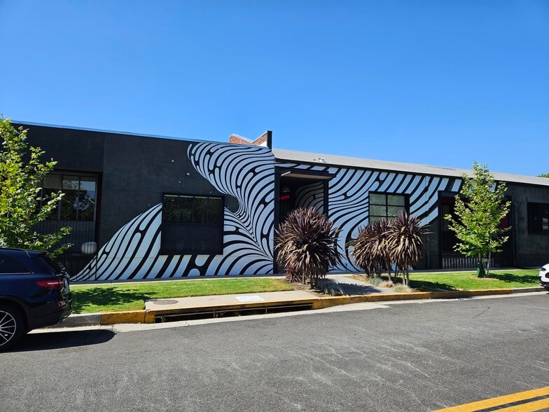 1651 S Central Ave, Glendale, CA for lease - Building Photo - Image 1 of 9