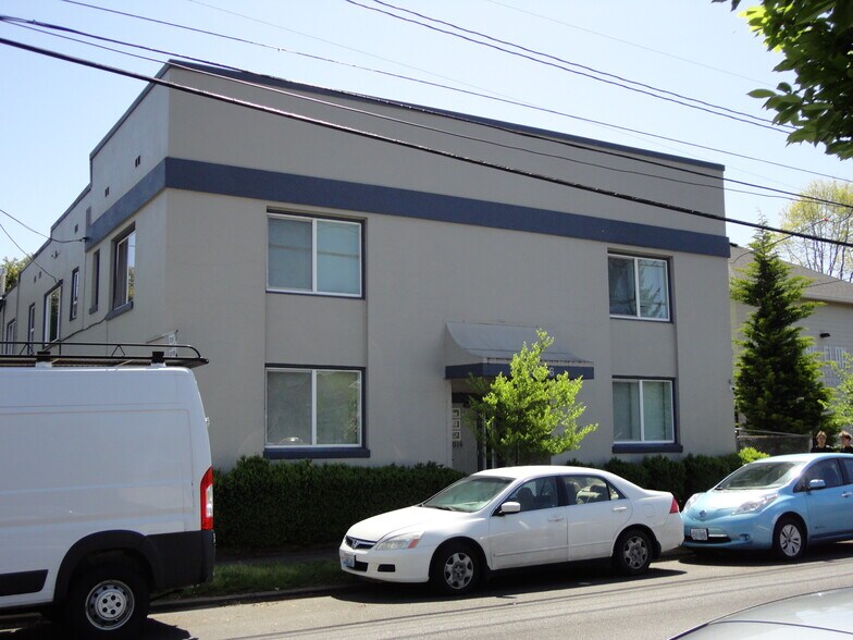 8016 N Ida Ave, Portland, OR à vendre - Photo du bâtiment - Image 2 de 11