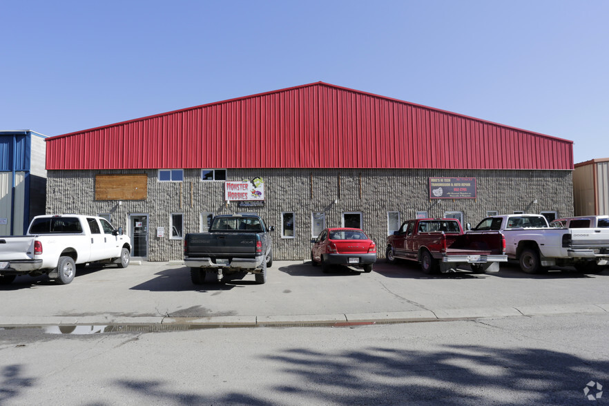 42 11th Ave SE, High River, AB for lease - Primary Photo - Image 1 of 4