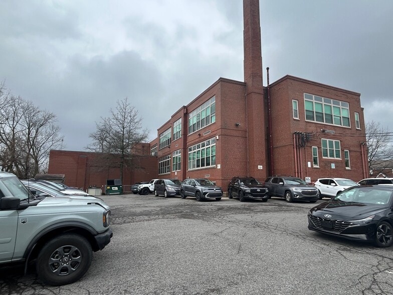 3809 Dalewood St, Brentwood, PA for sale - Building Photo - Image 3 of 6