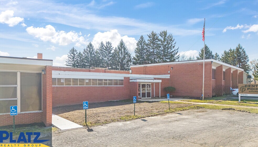 2722 W Liberty St, Girard, OH à louer - Photo du bâtiment - Image 2 de 17