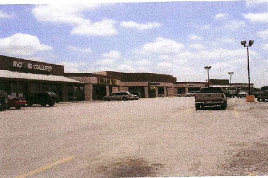 1600 N Sara Dewitt Dr, Gonzales, TX à louer - Photo principale - Image 1 de 3