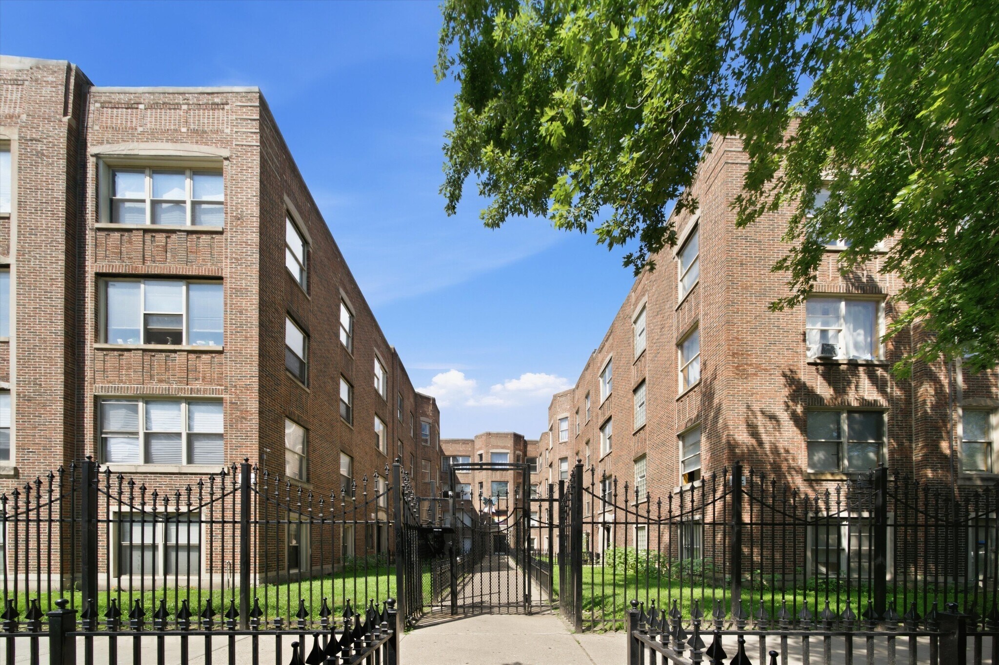 7550-7558 S Essex Ave, Chicago, IL à vendre Photo du bâtiment- Image 1 de 10