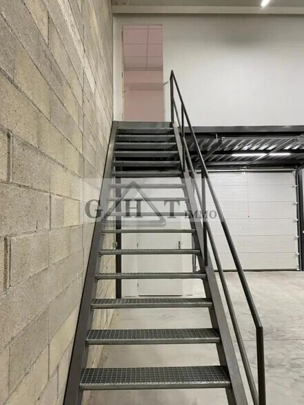 Industrial in Villeneuve-la-Garenne for lease - Building Photo - Image 2 of 13