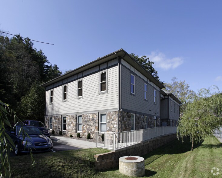 379 New Market Blvd, Boone, NC à louer - Photo du bâtiment - Image 3 de 14