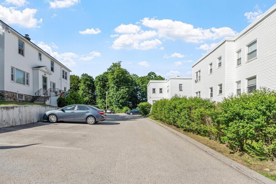 2 Ureco Ter, Worcester, MA à vendre - Photo du bâtiment - Image 2 de 9